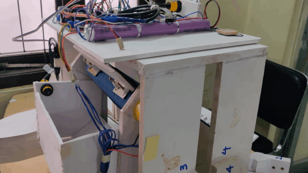 HVS-3336. AI Based Garbage Collecting Boat