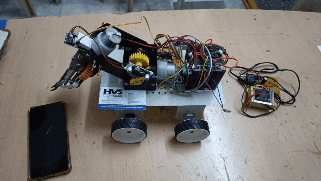 HVS-3253. Bomb diffusion wireless controlled War field Robot.