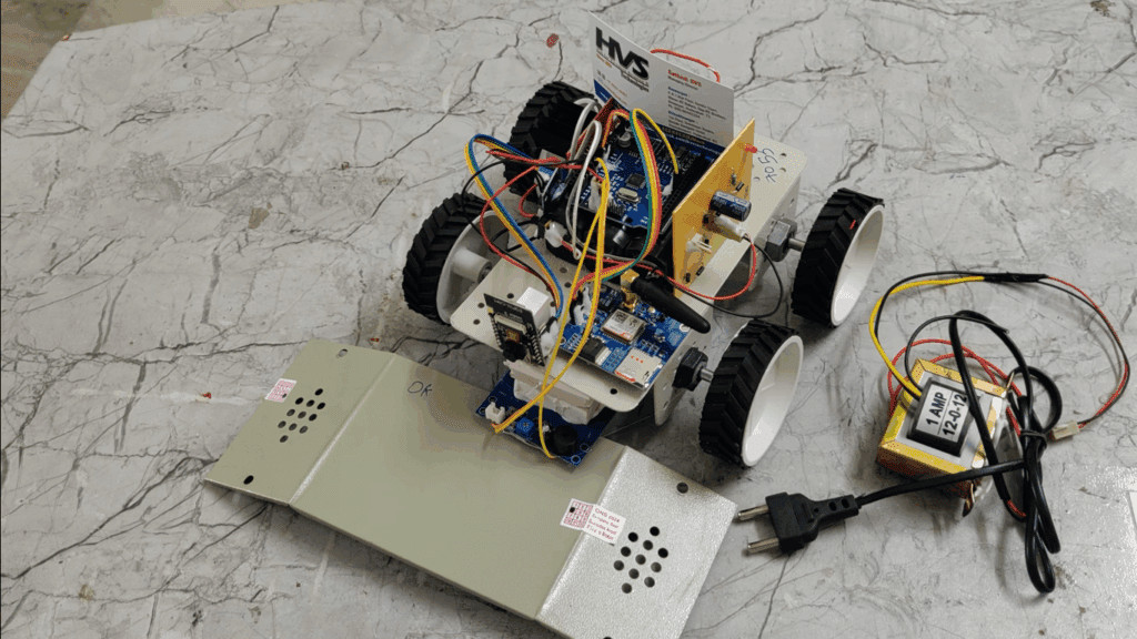HVS-3513. Arduino Based battlefield Assistance Robot with surveillance and Metal detection SMS alerts