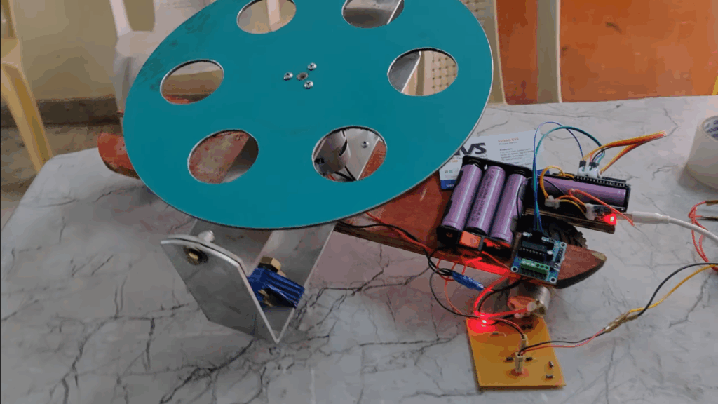 HVS-3535. Self-balancing bike using gyro mechanism