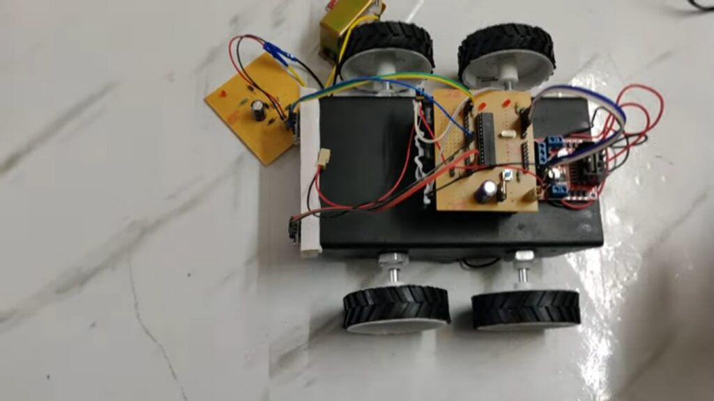HVS-206. Line Follower Robot with IR sensors