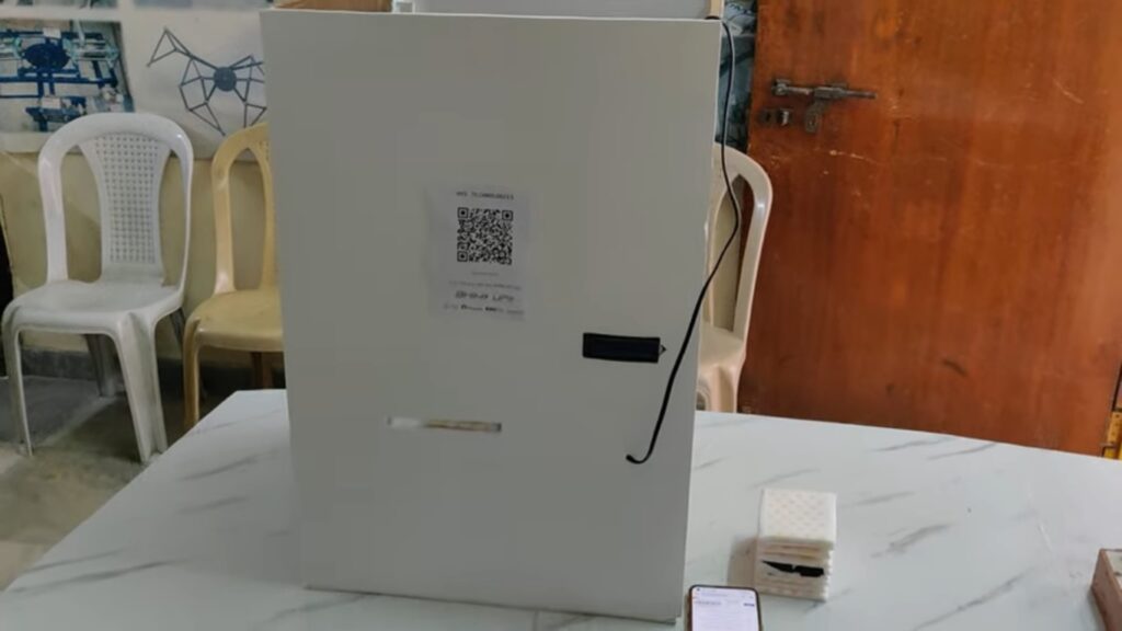 HVS-4682. UPI-Based Smart Sanitary Napkins Vending machine