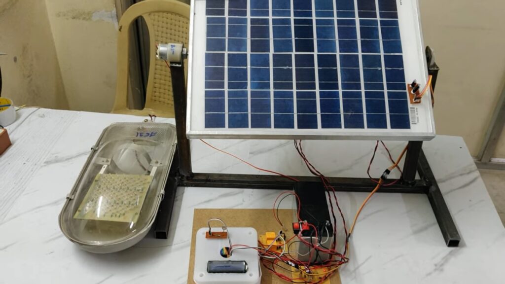 HVS-4827. Solar Light Pole with MPPT and Solar Tracking System using PIC Microcontroller