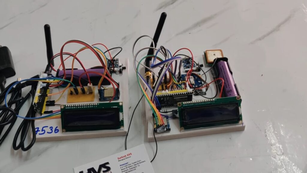 HVS-4713. Vehicle Tracking System Using LORA and GPS