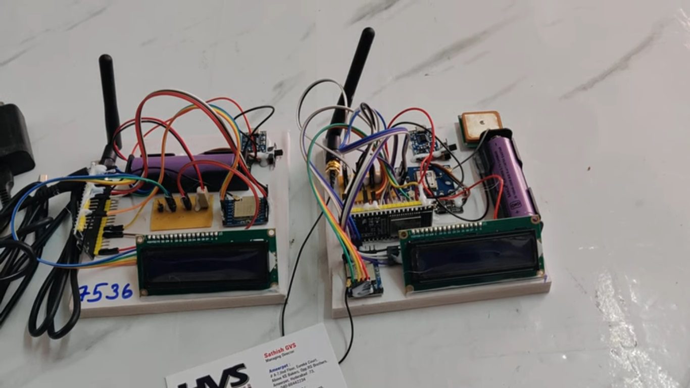HVS-4713. Vehicle Tracking System Using LORA and GPS