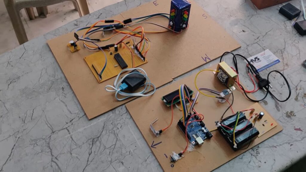 HVS-4765. Traffic signal Management System for Emergency Ambulance clearance. Digital compass HMC5883L, LORA