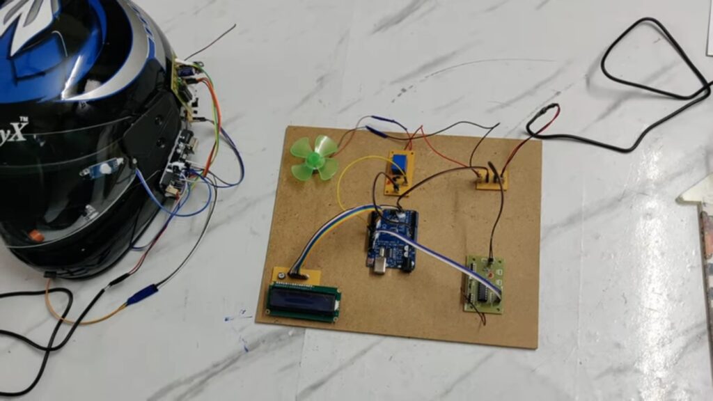 HVS-4697. Smart Helmet #arduino #rf #ignitionsystem #drowsiness #alcoholdetection #buzzer #helmetdetection