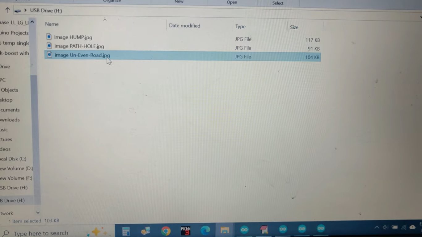 HVS-4783. Automatic Detection and Notification of Potholes, Humps and Un-even Road to Aid Drivers - ESP32CAM