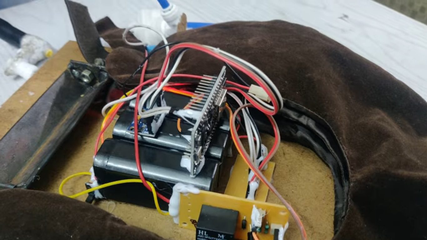HVS-4744. Fall Detection and Air-Bag Opening using CO2 Cartridge #mpu6050 #nodemcu #falldetection