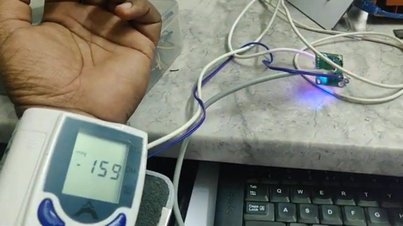 HVS-4740. Health Kiosk - BMI, Heart rate, SPO2, BP, Height, weight through Bluetooth.