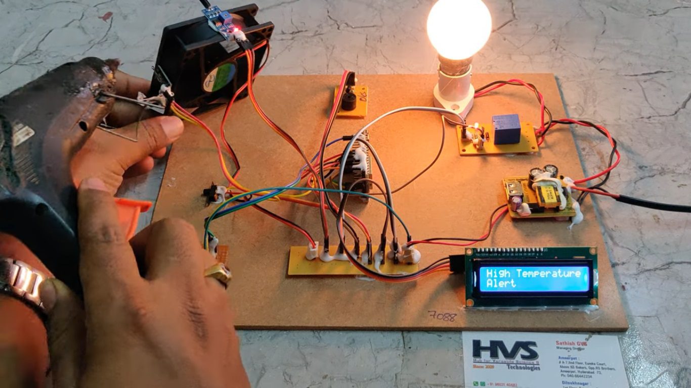 HVS-4771. Condition based Monitoring and Maintenance System using ESP32.