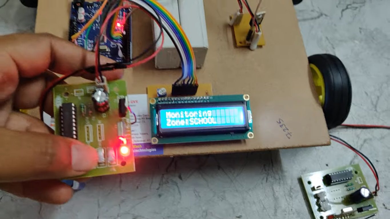HVS-4778. Smart zone-based Vehicle speed control system based on RF using Arduino UNO