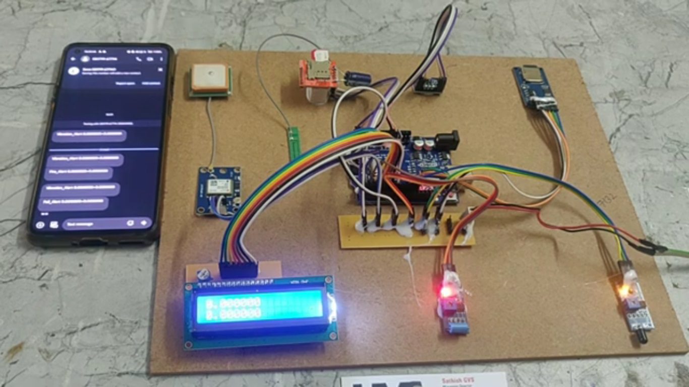 HVS-4797. Black Box and Crash Detection System using Arduino.