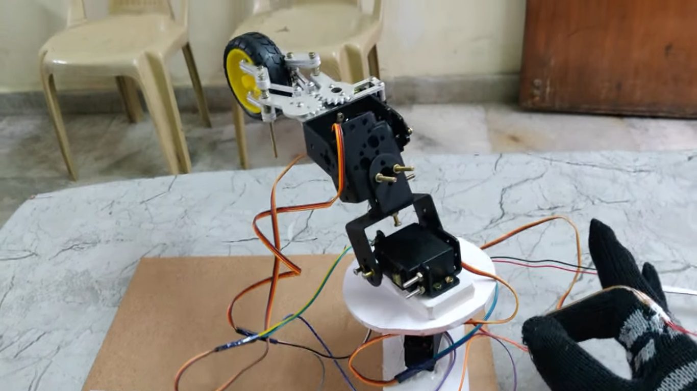 HVS-4793. Development of MEMS and flex sensor control Pick and Place Arm - Gesture controlled