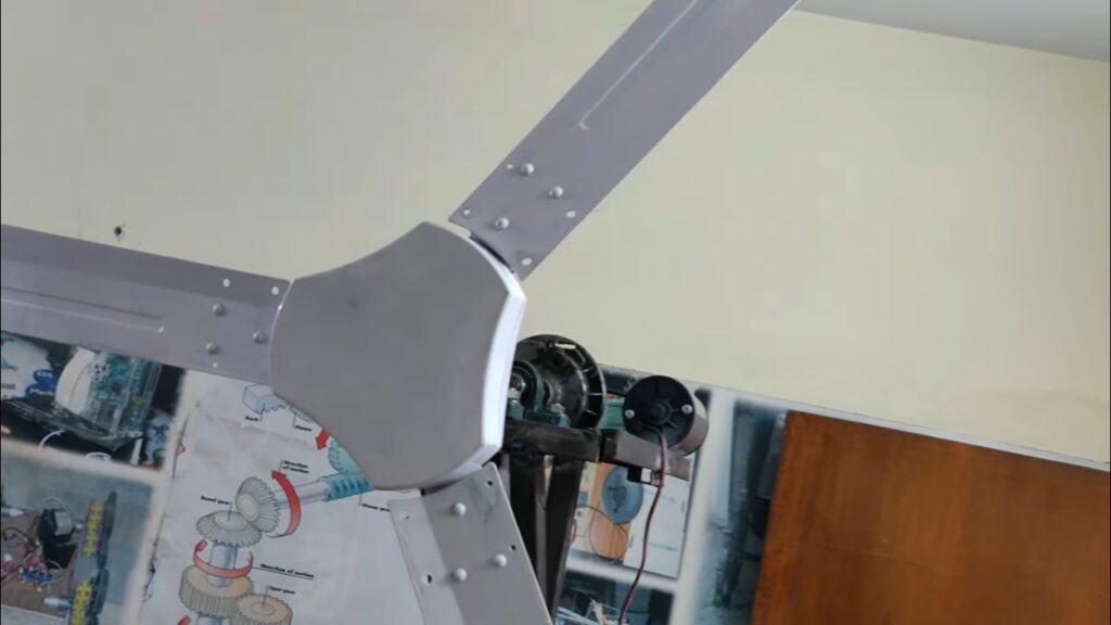 HVS-4916. Miniature Wind Turbine with Gearbox.