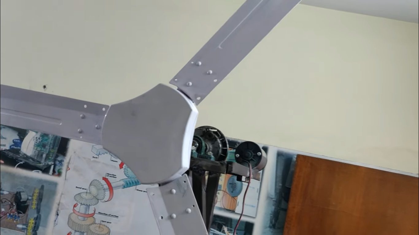 HVS-4916. Miniature Wind Turbine with Gearbox.