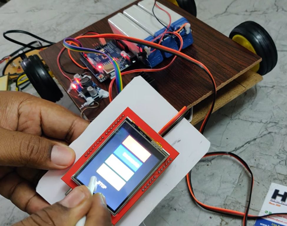 HVS-4885. TFT Touchscreen Controlled Wired Robot With LCD display.