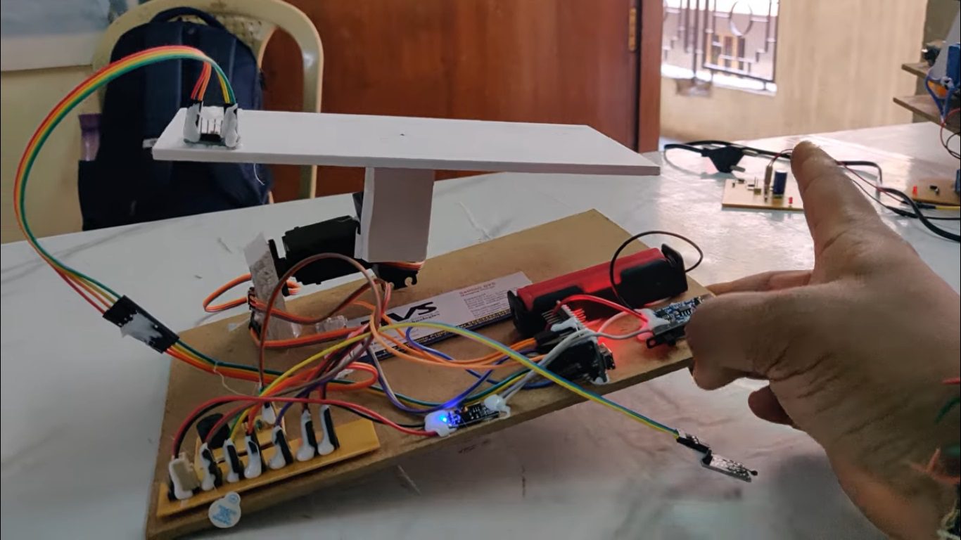 HVS-4747. Self Balancing Stretchers Using Arduino Nano with Temperature Alert