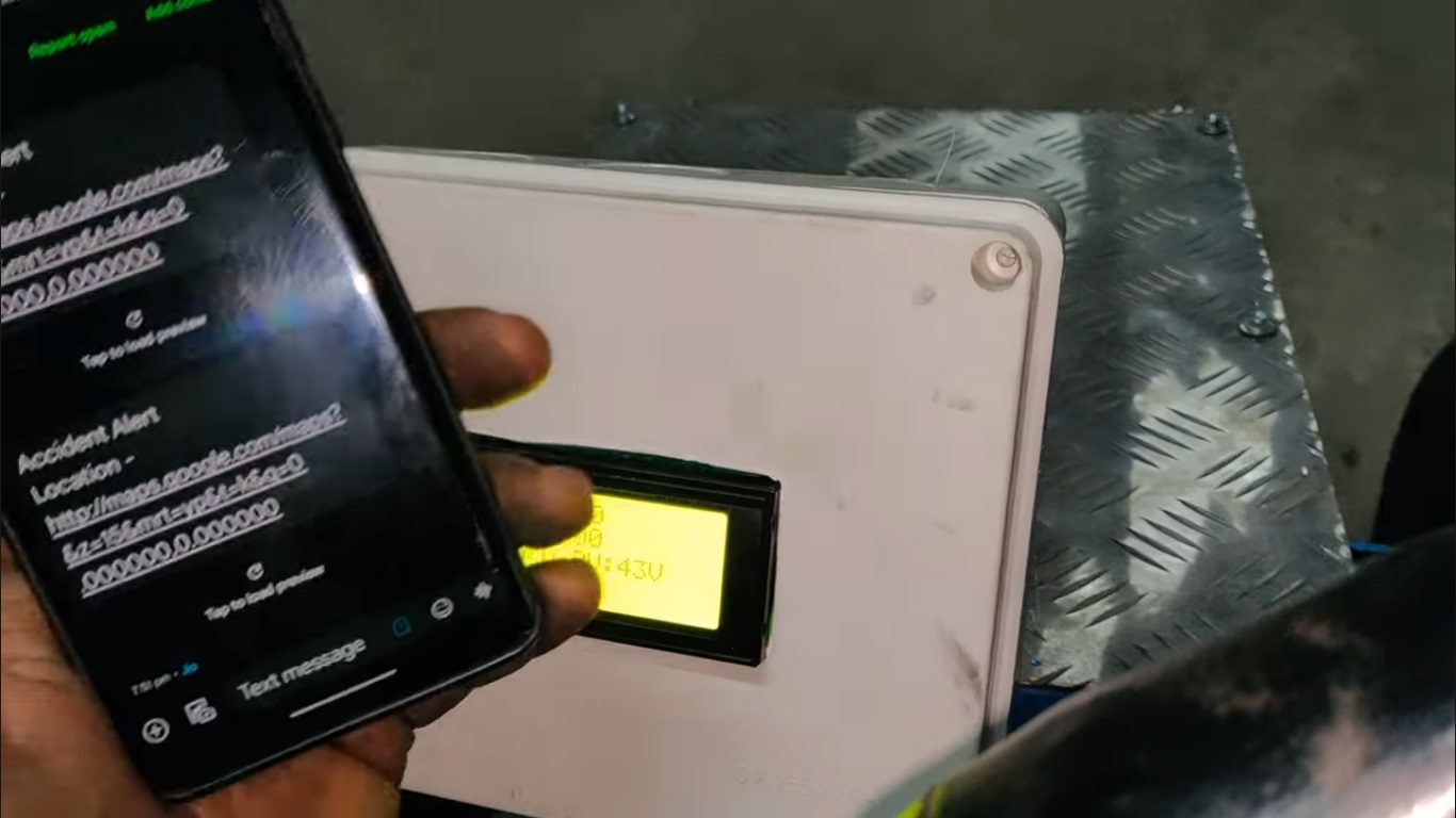 HVS-4904. Smart City EV - GSM and GPS with accident alert and Zone based speed lock. Buggy EV. Smart EV
