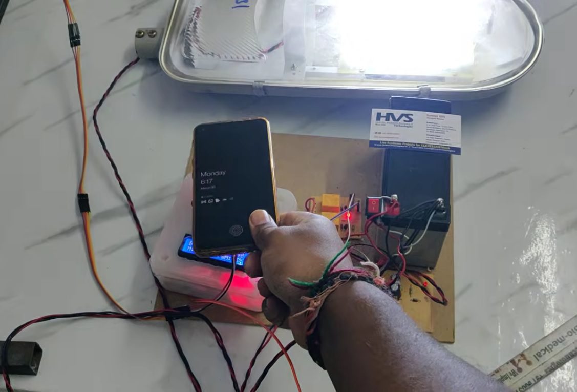 HVS-5010. Realtime Solar Tracking and MPPT system with Automatic Street Controlling.