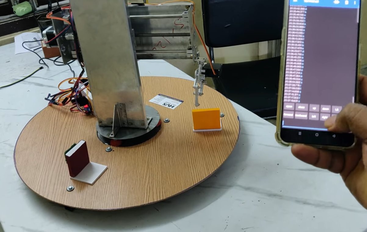 HVS-5079. Cylindrical Robot - controlling through Bluetooth.