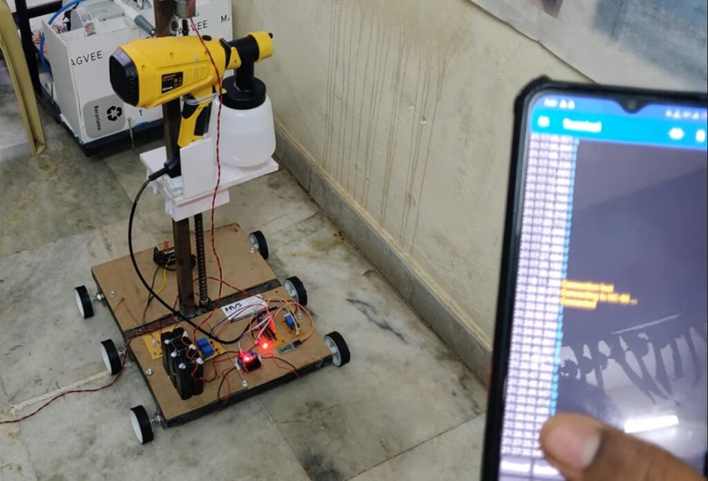 HVS-4996. Wall Painting Robot using Spraying Gun - Control through Bluetooth