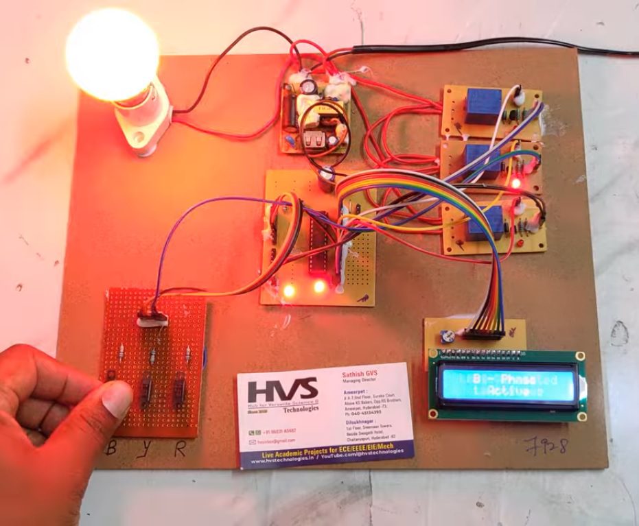 HVS-1189. Microcontroller based automatic active Phase selector for single phase load from three phase supply.