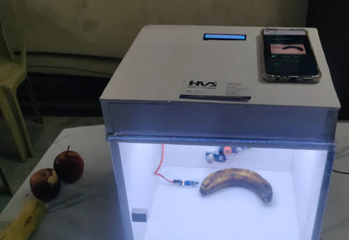 HVS-5077. Monitoring and detection of fruits spoilage in the refrigerator based on AI ML and NIR Sensor