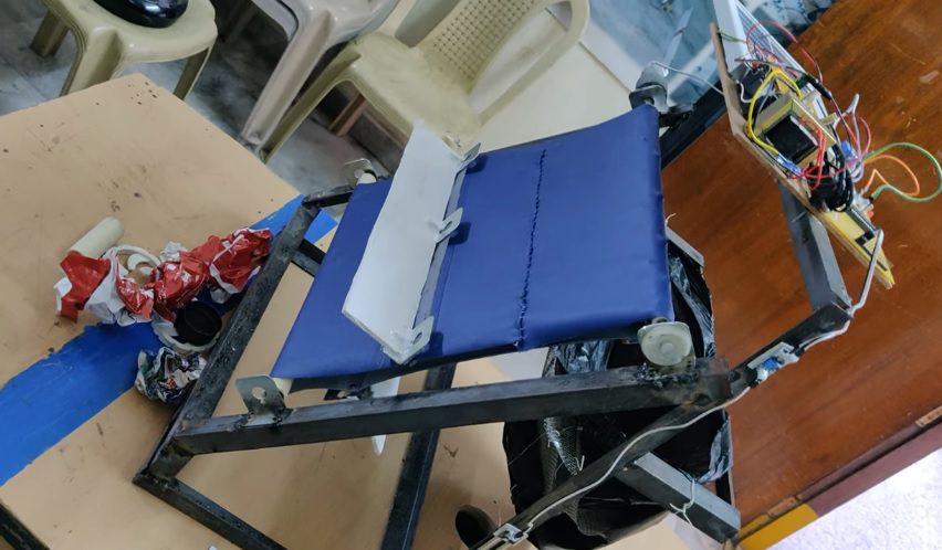HVS-2144. Automatic Drain Cleaner Using Solar.