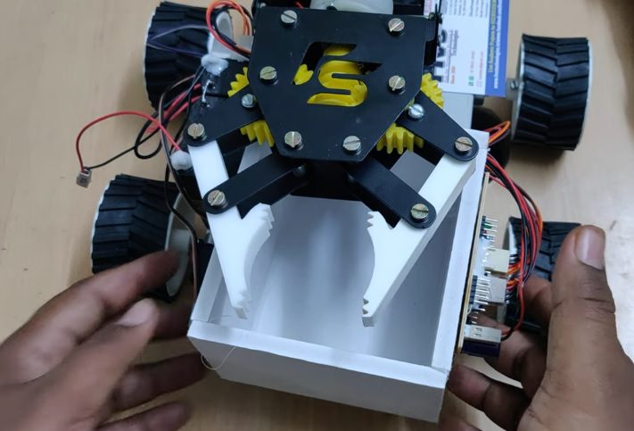 HVS-2148. Automatic Wireless Scrap Collecting Robot with Object Picking.