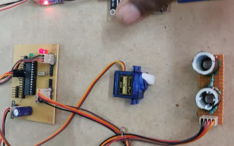 HVS-2818. Architectural model of a bus stop with automatic sunshade using ARDUINO