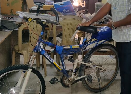HVS-4285. Solar E-Bicycle - pedal powered and Mechanical with headlight.